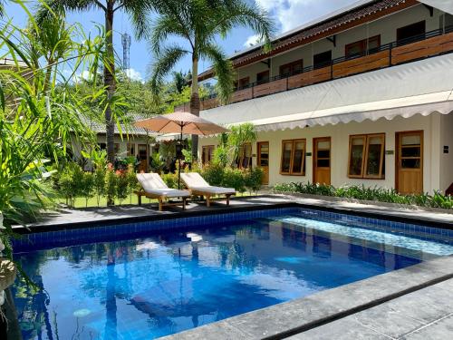 Bazén v ubytování Roots Hotel Senggigi nebo v jeho okolí