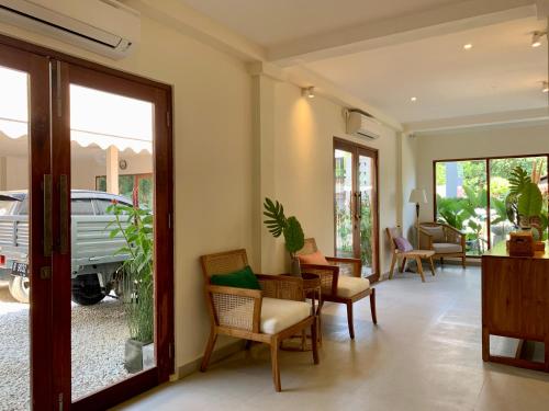 Posezení v ubytování Roots Hotel Senggigi