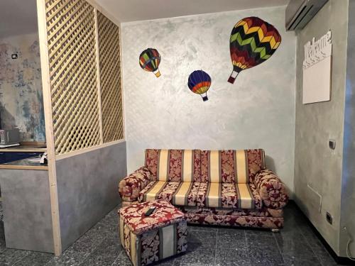 a living room with a couch and balloons on the wall at B & B L'almanacco in San Martino In Strada