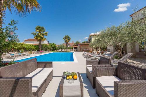 Bazén v ubytovaní Apartments in Porec - Istrien 36949 alebo v jeho blízkosti