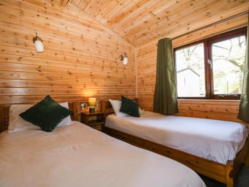 A bed or beds in a room at Pinecone Cabin