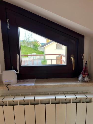 a window in a kitchen with a counter top with a window at Il nido in Castel di Sangro