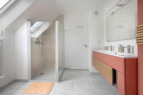 a bathroom with a shower and a sink at Instants detente en famille au Tour-du Parc in Le Tour-du-Parc