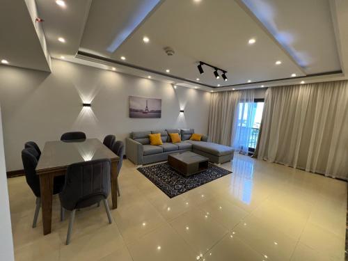 luxury Duplex 2BR-Visits are not allowed للعائلات فقط