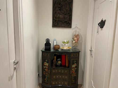 a small end table in a hallway with a door at B&B Tiburtina Garden in Rome