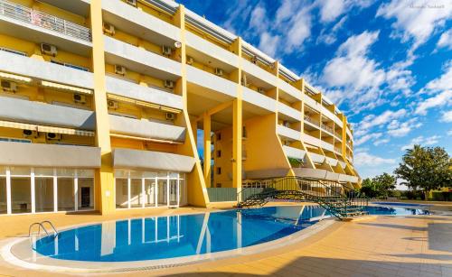 B11 - Beach Way Apartment