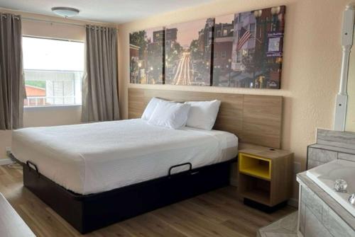 Gallery image of Days Inn by Wyndham Branson Near Theatre District in Branson