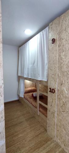 Ένα ή περισσότερα κρεβάτια σε δωμάτιο στο HOSTEL NAMOR