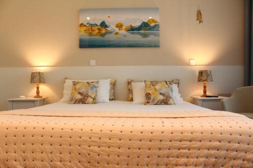 a bedroom with a large bed with two lamps at Rito Hall da Serra in Leiria