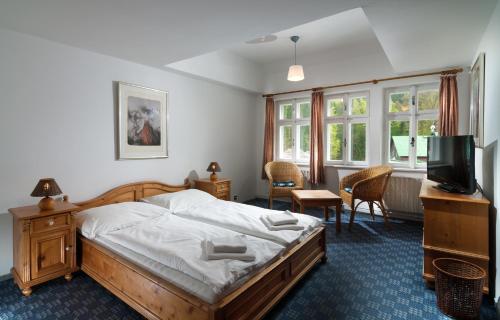 A bed or beds in a room at Depandance Villa Hubertus