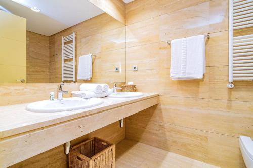 Velazquez Suites
