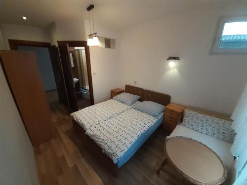 a small bedroom with two beds and a window at Agroturystyka Relaks in Orzeszkowo