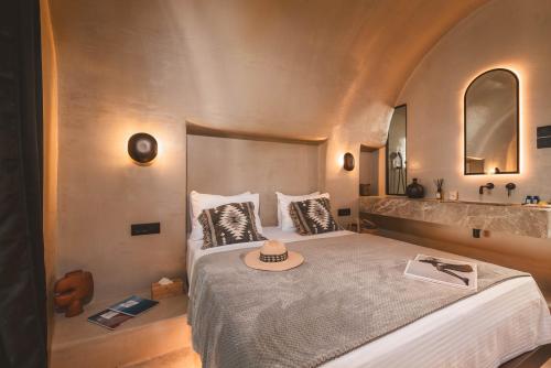 Letto o letti in una camera di Legends in Town, by Mykonos High