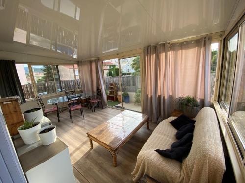 Le Lola charment T3 à 10 minutes à pied de la plage.