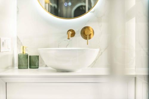 a bathroom with a bowl sink and a mirror at Deluxe Apartment - Historic Center by REMS in Málaga