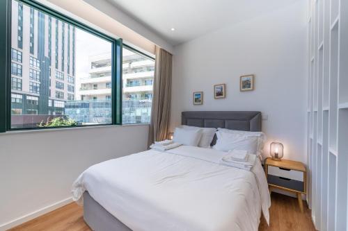 Window to Porto by Amber Star Rent