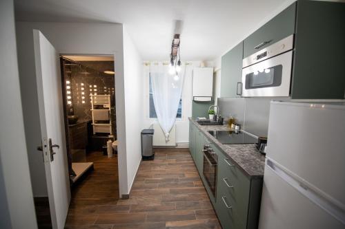 Кухня или мини-кухня в LA FABRIQUE - Centre ville - Climatisation

