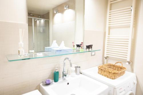 Intrho Navigli-Centro Apartment - Modern & Cozy