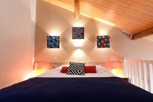 Ένα ή περισσότερα κρεβάτια σε δωμάτιο στο Logis Hôtel & Restaurant Ludik