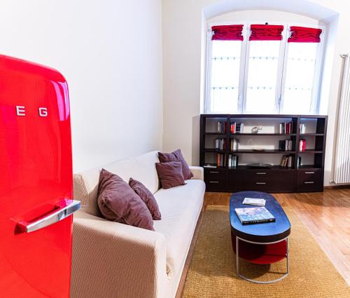 Intrho Navigli-Centro Apartment - Modern & Cozy