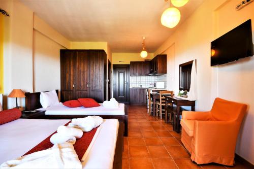 a hotel room with two beds and a kitchen at Guesthouse Amanitis Caesarea in Skíti