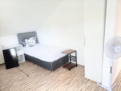 Ένα ή περισσότερα κρεβάτια σε δωμάτιο στο FMI13Furnished Accommodation