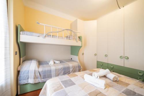 Poschodová posteľ alebo postele v izbe v ubytovaní Stazione Centrale-Centro, Spazioso e elegante Apt