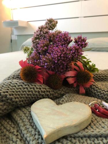 a heart shaped aromatherapyitatingitatingitatingitatingitatingitatingitatingitatingitatingitating at B&B MELLONI STREET in Dolo