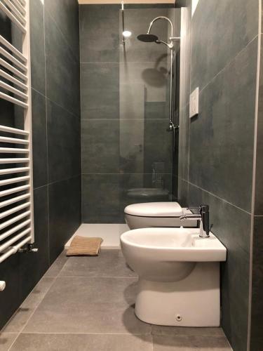 a bathroom with a toilet and a sink and a shower at B&B MELLONI STREET in Dolo
