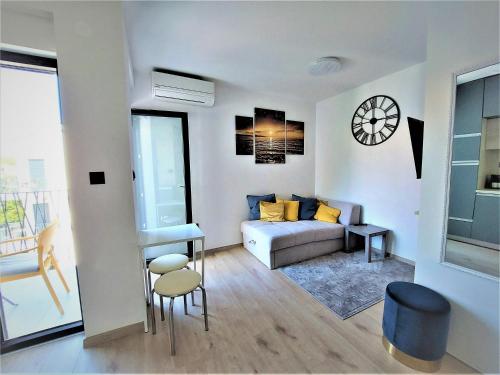 Ruang duduk di Kalimera studio royal