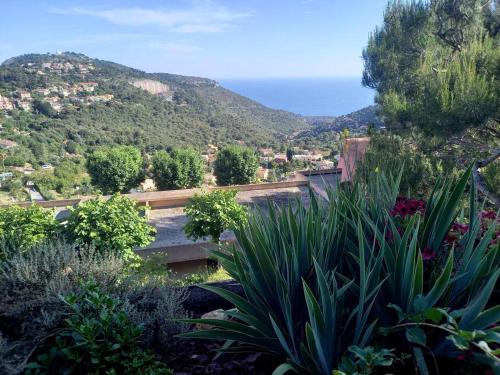 Proche monaco, Appart 4 pers La Turbie, vue mer, piscine, garage