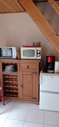 a microwave oven sitting on top of a kitchen counter at Chambre in Pontaubault