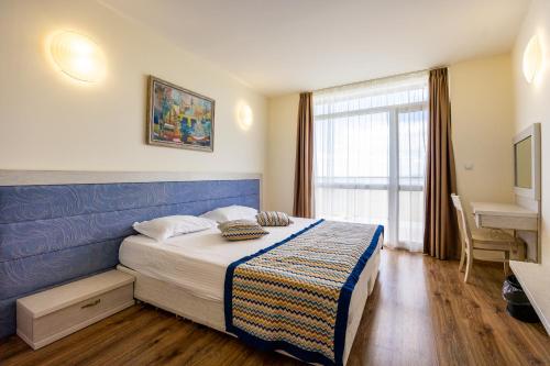 Postel nebo postele na pokoji v ubytování Royal Bay Resort & Aqua Park - All Inclusive and Free beach accsess