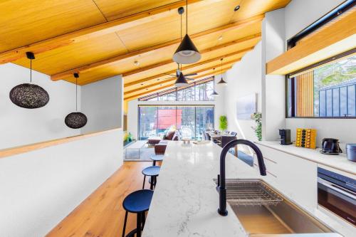 Credence Chalets by HHG