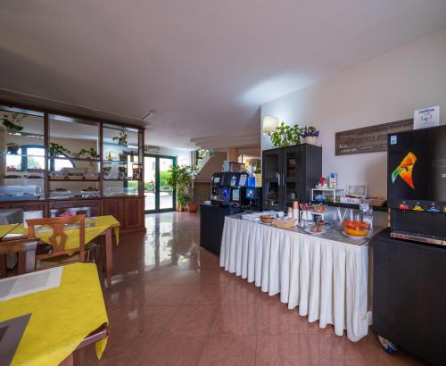 a restaurant with a table with white table cloth at Casa Betania in Pisa