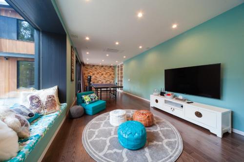 AMO 54 by HHG