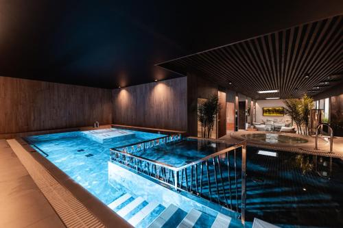 a large swimming pool in a building at Ö Seaside Suites & SPA in Kuressaare