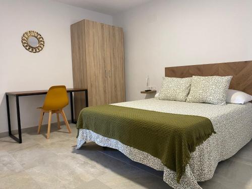 Postel nebo postele na pokoji v ubytování Suites Benalup Centro