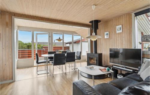 TV a/nebo společenská místnost v ubytování Holiday Home Auroravej Hvide Sande Vi