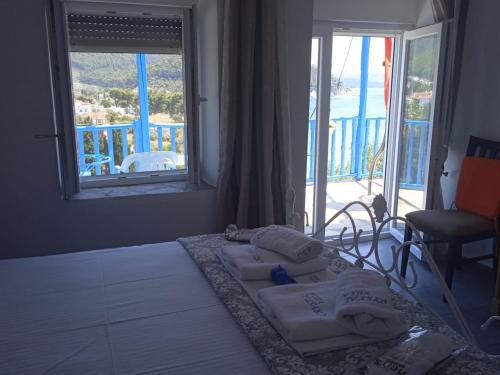 Ένα ή περισσότερα κρεβάτια σε δωμάτιο στο Crystal Villa