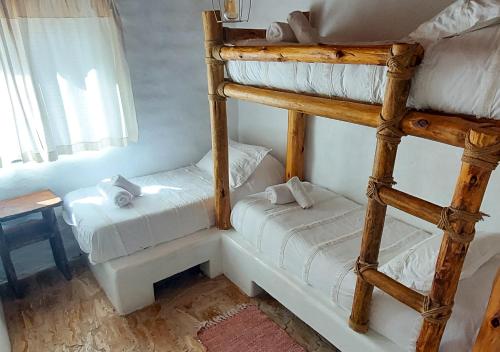 a bedroom with two bunk beds and a table at Cinco Cumbres in Uspallata