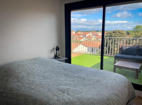 a bedroom with a bed and a large window at T2 Toit-Terrasse Canet - Plage à 5 min à pieds in Canet-en-Roussillon