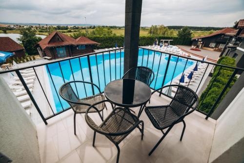 Bazén v ubytování Avalon Hotel&Pool nebo v jeho okolí