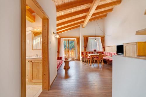 Η κουζίνα ή μικρή κουζίνα στο Obermoarhof Hirzer