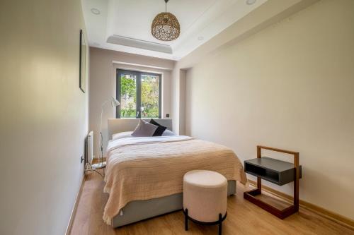 Postel nebo postele na pokoji v ubytování Breathtaking Bosphorus View in the Stylish Flat