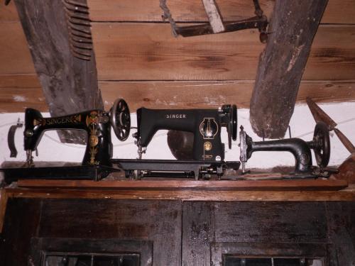 an old sewing machine hanging on a wall at Apartment Pod Lipom in Roč