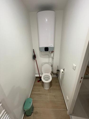 Et badeværelse på chambre etage fonctionnelle et independante