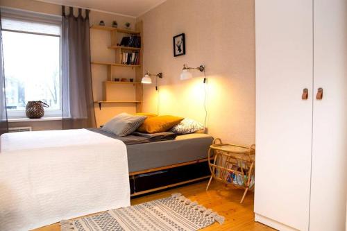 Postel nebo postele na pokoji v ubytování Cosy apartment near city centre