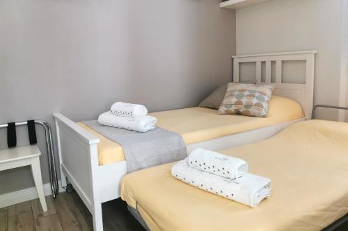 a room with three beds with white towels on them at Vicolo Fiore Affittacamere in Matera