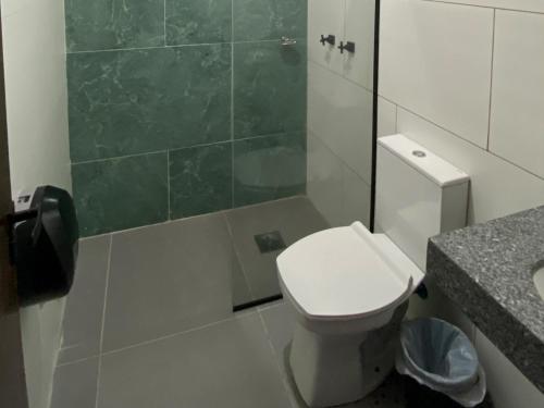 Bilik mandi di Chateau Motel Campinas